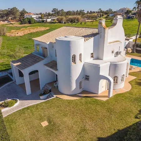 Charming 4-bed In Albufeira, 800m To Beach Villa *