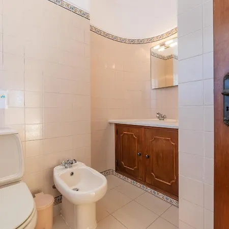 Charming 4-bed In Albufeira, 800m To Beach *