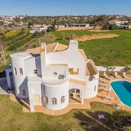 Charming 4-bed In Albufeira, 800m To Beach *