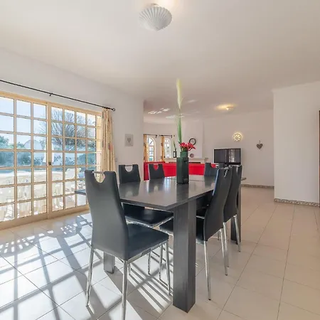 Charming 4-bed In Albufeira, 800m To Beach *