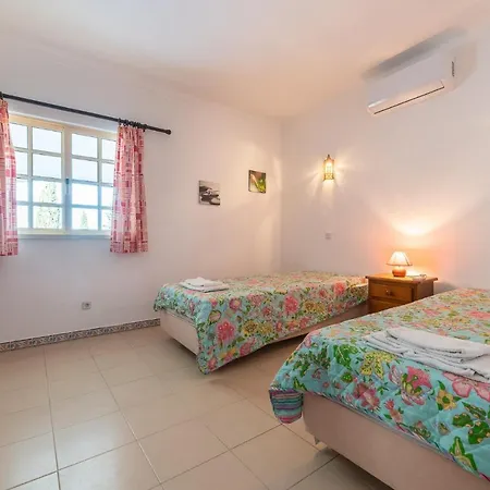Charming 4-bed In Albufeira, 800m To Beach * Albufeira