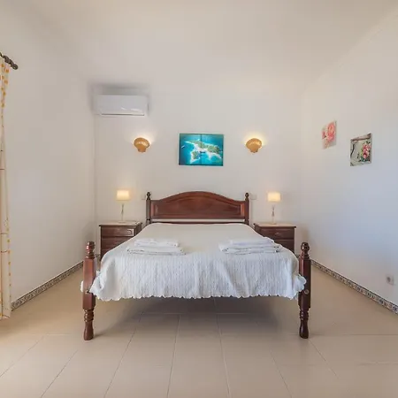 Charming 4-bed In Albufeira, 800m To Beach