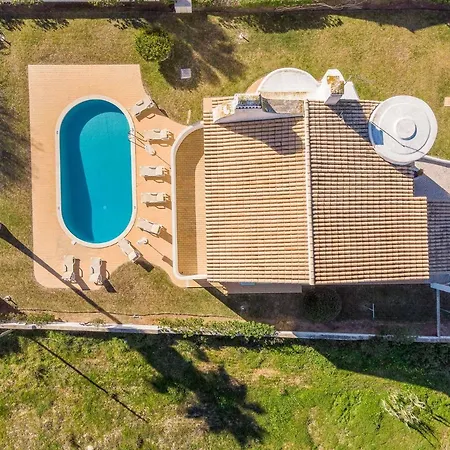 Villa Charming 4-bed In Albufeira, 800m To Beach