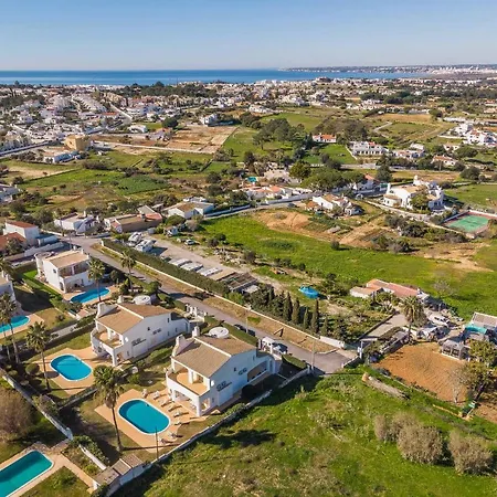 Villa Charming 4-bed In Albufeira, 800m To Beach *