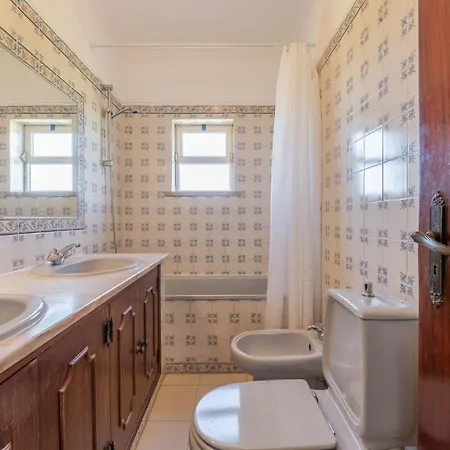 Villa Charming 4-bed In Albufeira, 800m To Beach *